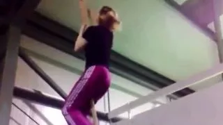 Rope climb orgasm by a woman (masturbation)