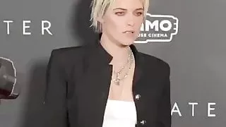 Kristen Stewart sexy at premiere of ''Underwater''.