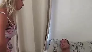 Grand-mere veut coucher avec moi