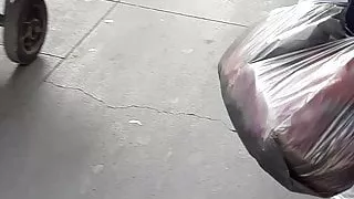 Culona en leggins blancos