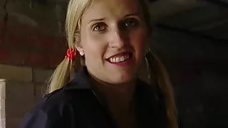 Incredible blonde shows off her good bits