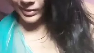 Tamil Sexy aunty tiktok zeigt Brüste