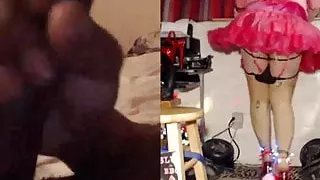 Mein BLACK MASTER sagt mir, dass ich mein Höschen langsam herunterziehen soll.