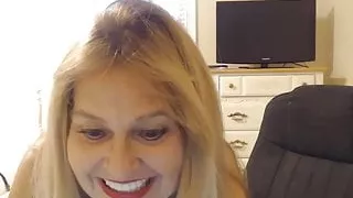 Awesome blonde GILF likes to play