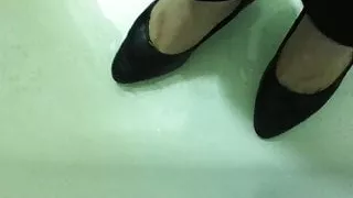 Friends Sexy Feet in Wet Office Heels