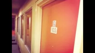 Ein weiterer Motel-Gangbang für Sissy Lora