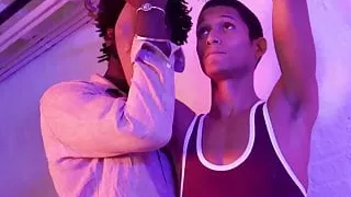 Muskulöses Ebony dominiert Latino Bottom und hämmert seinen Arsch roh