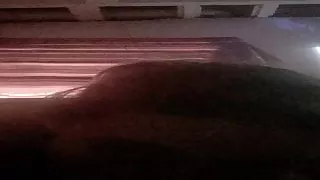 Jennifer Allyn tief einatmen und schlucken