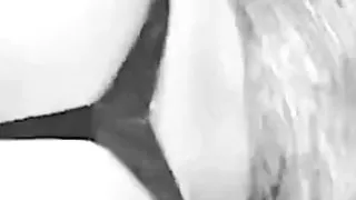 Beurette en hijab a 4 pattes dans la salle de bain