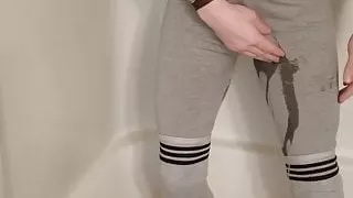 Mich in Baumwoll-Elasthan-Strumpfhosen einpissen