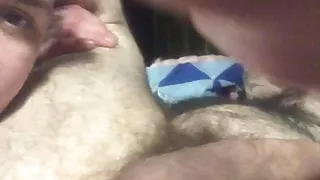 Gehorsame Schlampenfrau Cynn leckt Arschloch