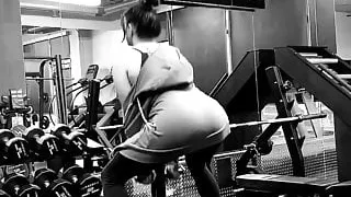 Ariel Winter - Booty Squats 2-7-2020