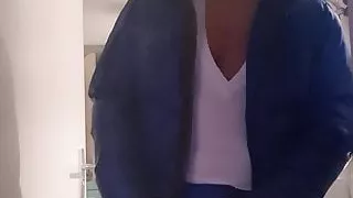 Nach Hause kommen, nachdem ich im Fitnessstudio war und ein paar Kerle beobachtet habe