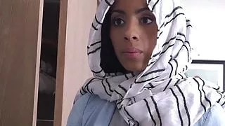 Gorgeous Arab pornstar Mia Khalifa sucks dick with friend