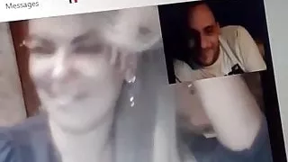 jolie blonde rigole de mon sexe