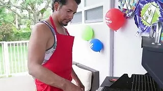 Teen beauty gives blowjob outside before being penetrated