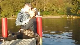 Twink ist immer hungrig nach rohem Schwanz