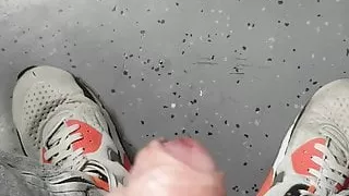 Cumshot im deutschen Zug