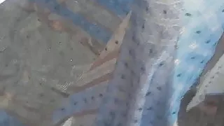 Masterbation im thailändischen traditionellen langen Meerjungfrauen-Rock