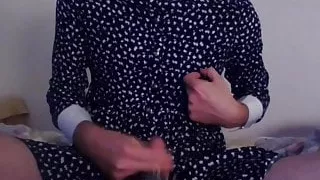 Sekretärin Crossdresser sexy in blauem Hemdkleid