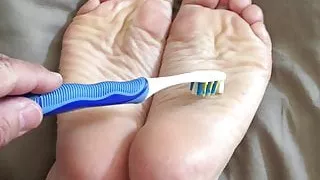 Amateur homemade milf wife tickles feet soles