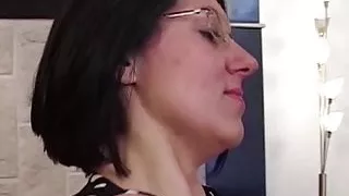 French Lady takes anal