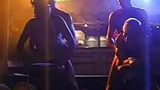 A scene out of Betty, Die Schluck - Weltmeisterin (GGG)