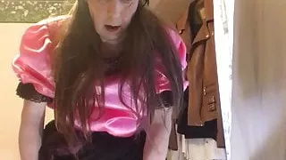 Maid Joanna wird vor der Kamera fürs Wichsen bestraft