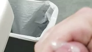 Schwanz streicheln in einem öffentlichen Duschraum