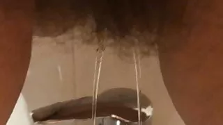 Se orina en mi polla