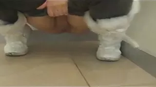 In C&A Umkleide abgepisst!