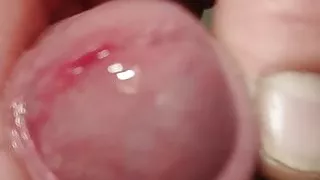 In der Umkleide das Sperma auf dem Spiegel verteilt