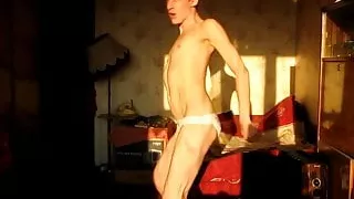 Twink ist immer hungrig nach rohem Schwanz