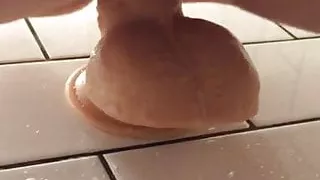 Dildo i duschen