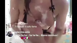 Paola Saulino le esce in diretta