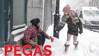 Pegas Productions - Kate Brixxton Baise un Clochard