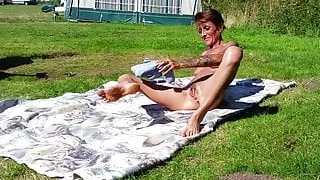 Mature French nudist dusts off her pussy