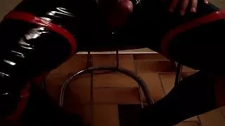 Sperma in Lack und Stiefel