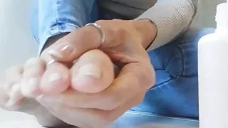 Foot Fetish - French MILF Feet Care on Vends-ta-culotte