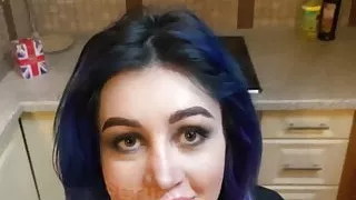 Babe Deep Sucking und Fucking, um das Geschirr nicht zu waschen