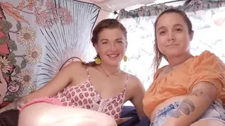 Mädchen im Westen - Haarige Mädchen genießen Rimming und Cunnilingus