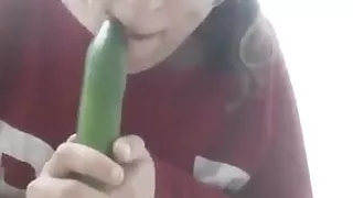 Friend play her toy