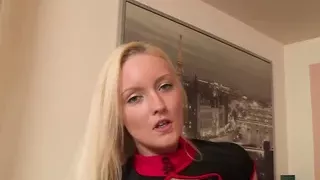 Stieftochter beim Cheerleadertraining willig gemacht