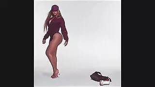 Beyonce moaning and showing her phat booty