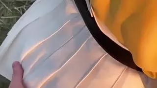 Tocame el culo mientra miramos el atardecer