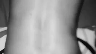 Guzenje plavuse u mraku