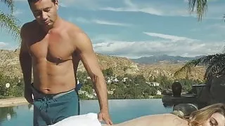 Göttin Shemale massiert und gepflügt