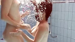 Iva Brizgina and hottie Paulinka swim naked underwater