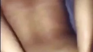 Beurette avec les menottes qui encaisse