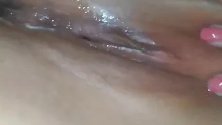 Milf plays with pussy n can't stop cummin